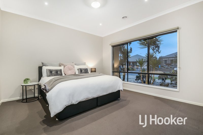 Photo - 14 Esprit Avenue, Cranbourne North VIC 3977 - Image 10