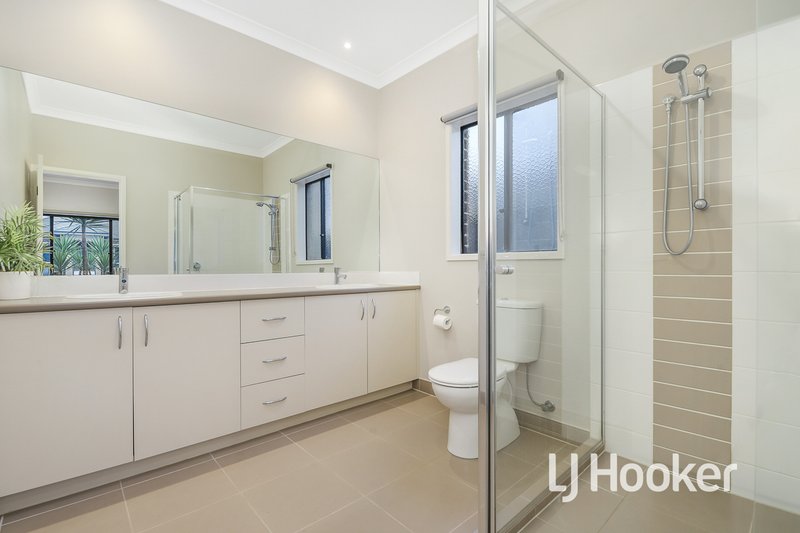 Photo - 14 Esprit Avenue, Cranbourne North VIC 3977 - Image 11