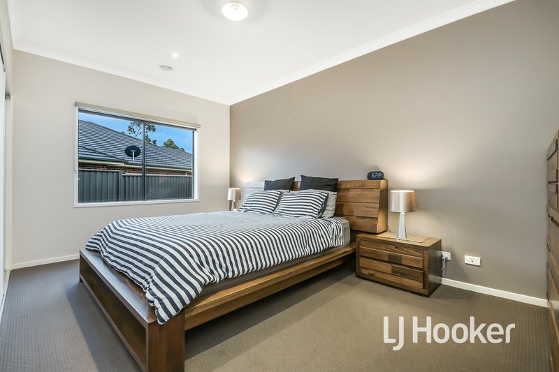 Photo - 14 Esprit Avenue, Cranbourne North VIC 3977 - Image 13