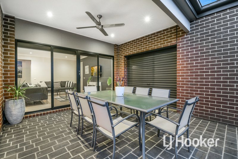 Photo - 14 Esprit Avenue, Cranbourne North VIC 3977 - Image 15