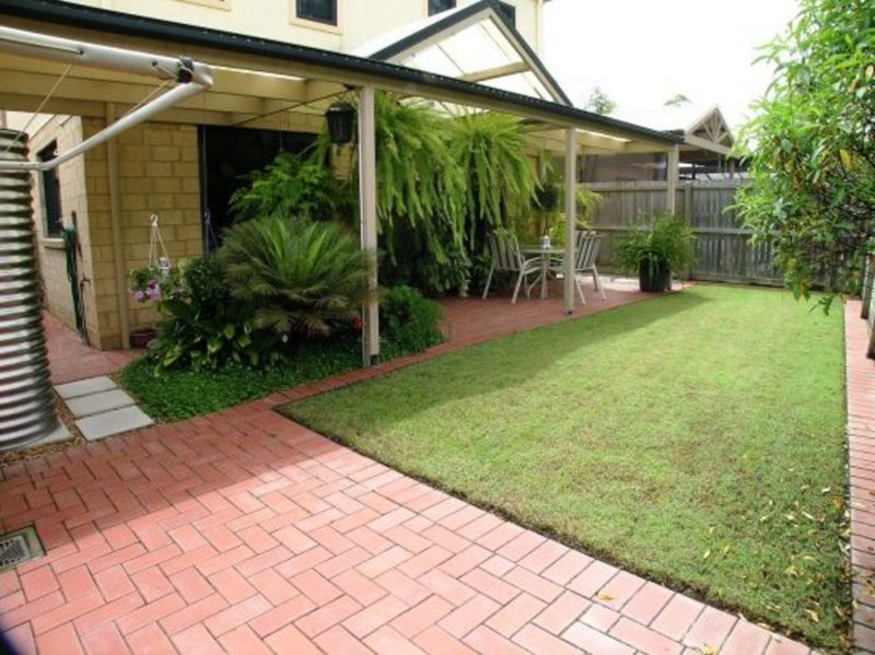 Photo - 14 Estate Place, Holland Park West QLD 4121 - Image 5