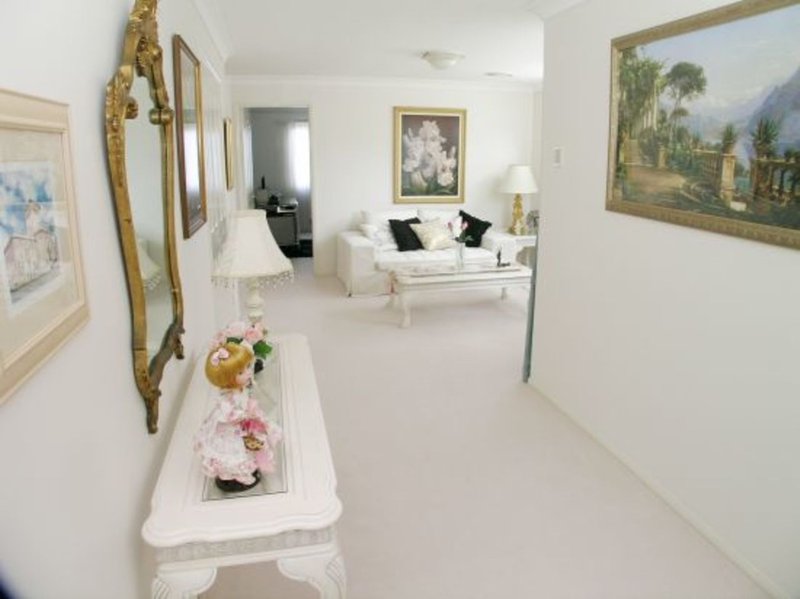 Photo - 14 Estate Place, Holland Park West QLD 4121 - Image 11