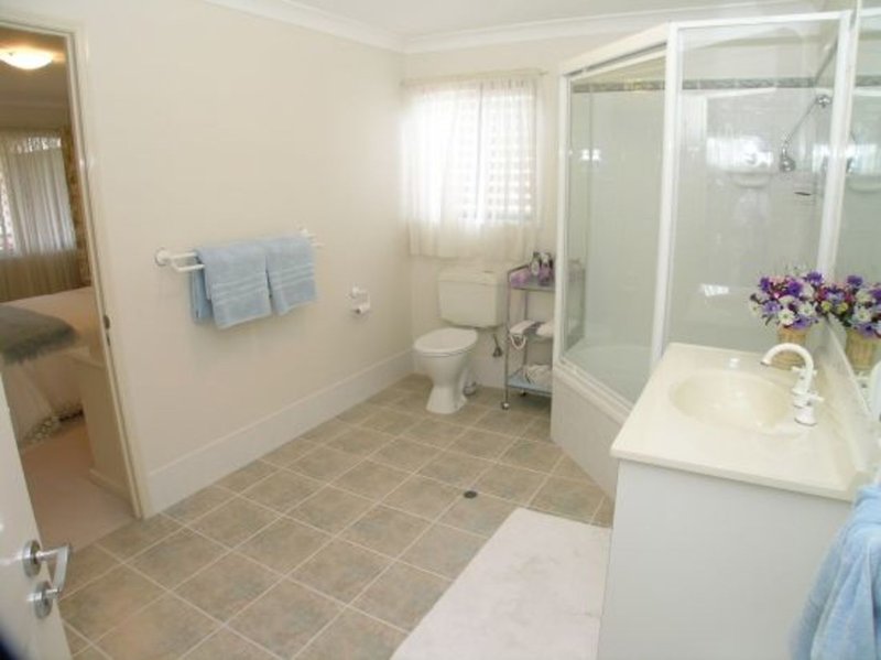 Photo - 14 Estate Place, Holland Park West QLD 4121 - Image 18