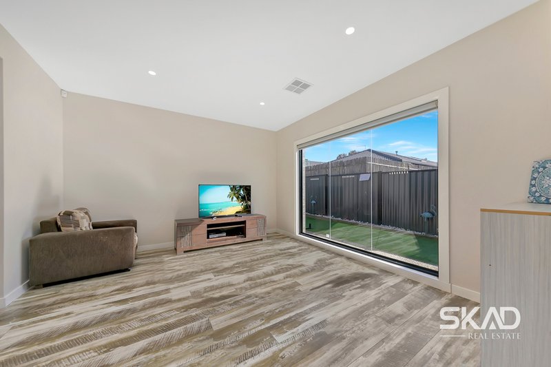 Photo - 14 Euphoria Street, Craigieburn VIC 3064 - Image 10