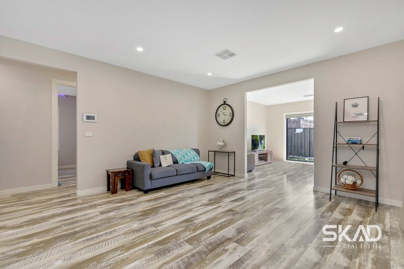 Photo - 14 Euphoria Street, Craigieburn VIC 3064 - Image 11