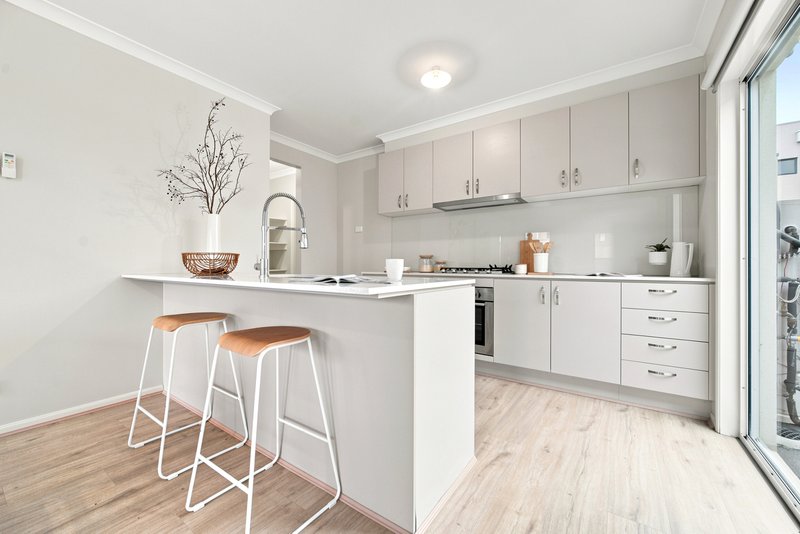 Photo - 14 Everglades Street, Lyndhurst VIC 3975 - Image 2