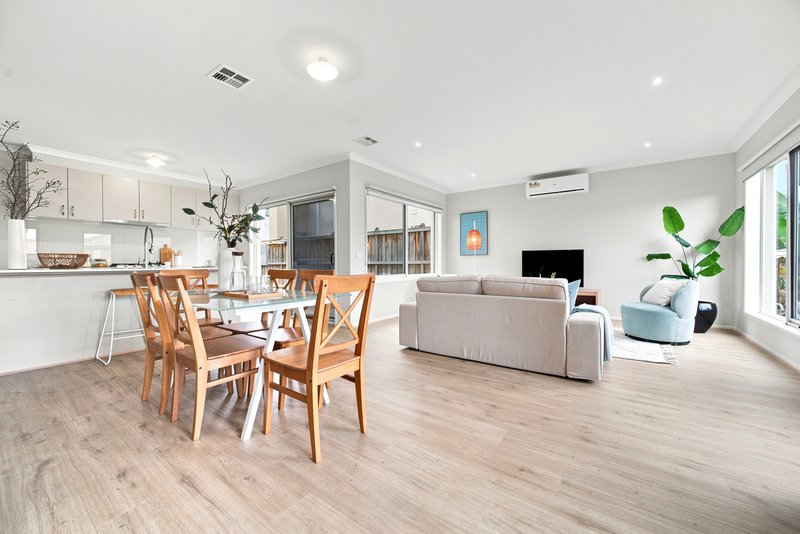 Photo - 14 Everglades Street, Lyndhurst VIC 3975 - Image 4