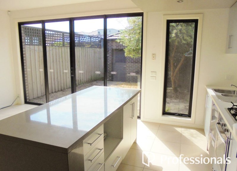 Photo - 14 Evergreen Boulevard, Clayton South VIC 3169 - Image 3