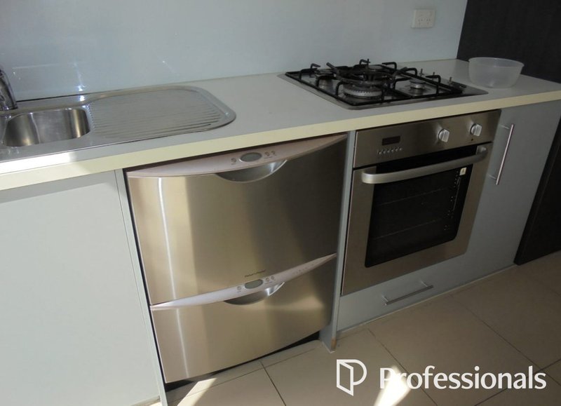Photo - 14 Evergreen Boulevard, Clayton South VIC 3169 - Image 4