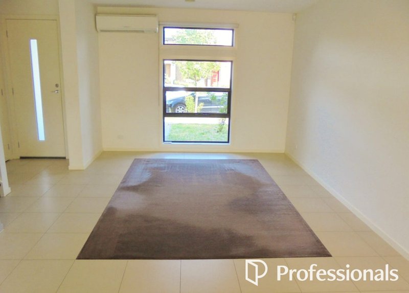 Photo - 14 Evergreen Boulevard, Clayton South VIC 3169 - Image 5