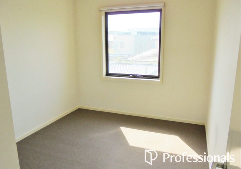 Photo - 14 Evergreen Boulevard, Clayton South VIC 3169 - Image 6