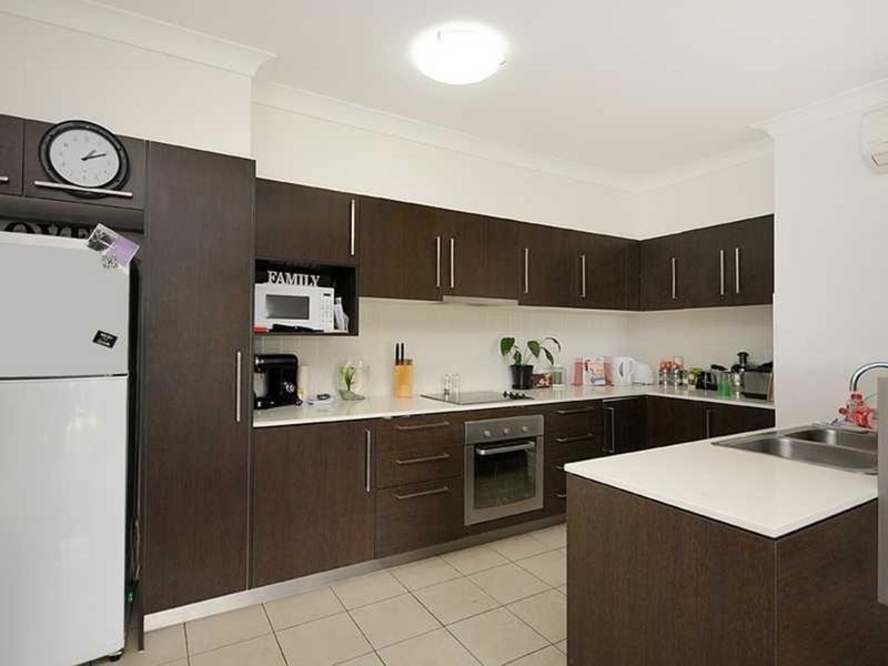 Photo - 14 Executive Drive, Burleigh Waters QLD 4220 - Image 4