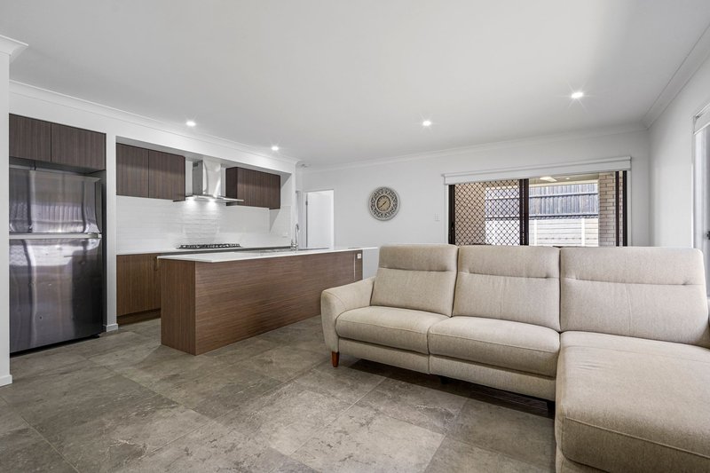 Photo - 14 Fairmount Circuit, Yarrabilba QLD 4207 - Image 4