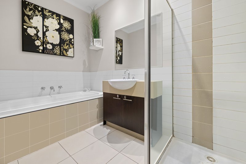 Photo - 1/4 Falcon Street, Werribee VIC 3030 - Image 3