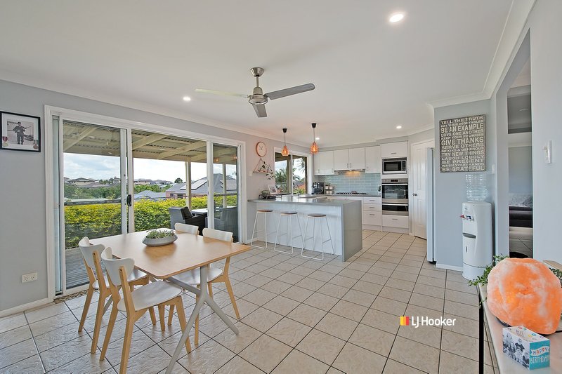 Photo - 14 Farrington Drive, Murrumba Downs QLD 4503 - Image 6