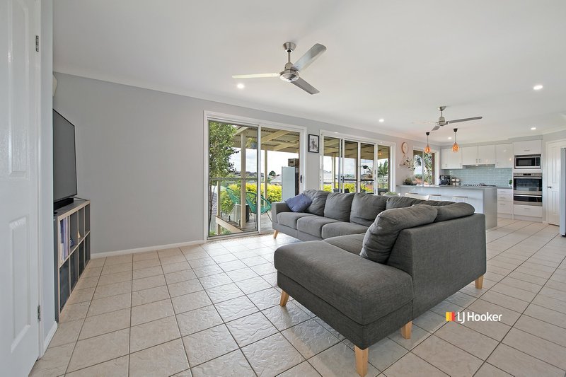 Photo - 14 Farrington Drive, Murrumba Downs QLD 4503 - Image 7