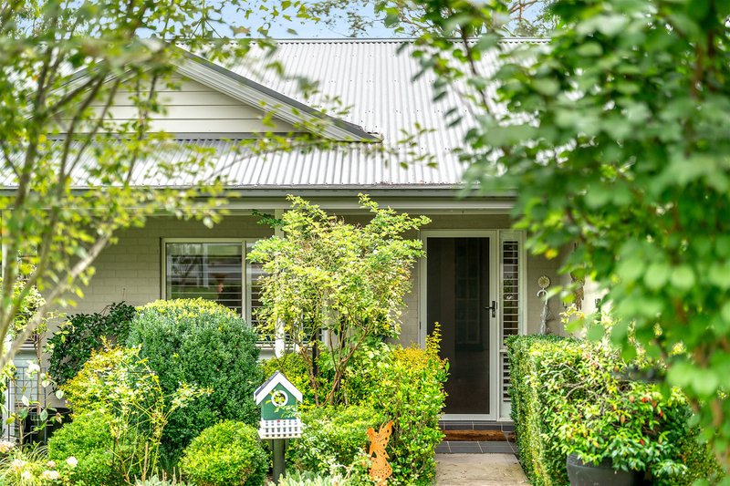 Photo - 14 Fernbrook Crescent, Mittagong NSW 2575 - Image 3