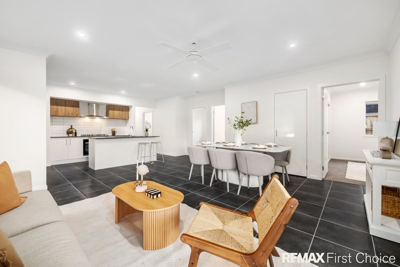 Photo - 14 Ferris Avenue, Park Ridge QLD 4125 - Image 4
