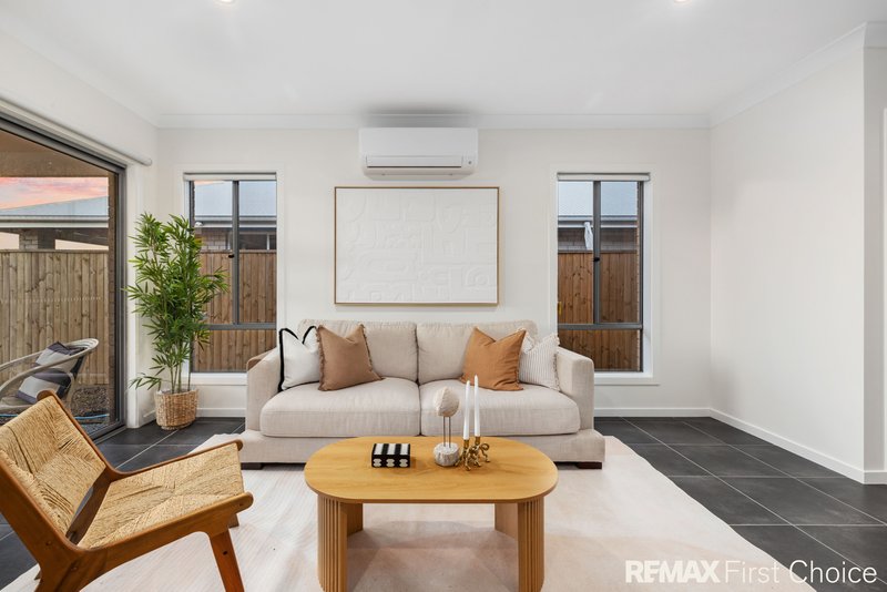 Photo - 14 Ferris Avenue, Park Ridge QLD 4125 - Image 5