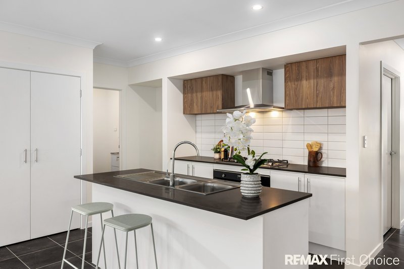 Photo - 14 Ferris Avenue, Park Ridge QLD 4125 - Image 9