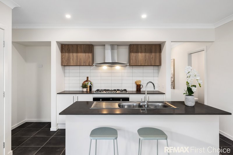 Photo - 14 Ferris Avenue, Park Ridge QLD 4125 - Image 10