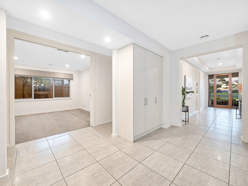 Photo - 14 Fintona Crescent, Cranbourne West VIC 3977 - Image 14