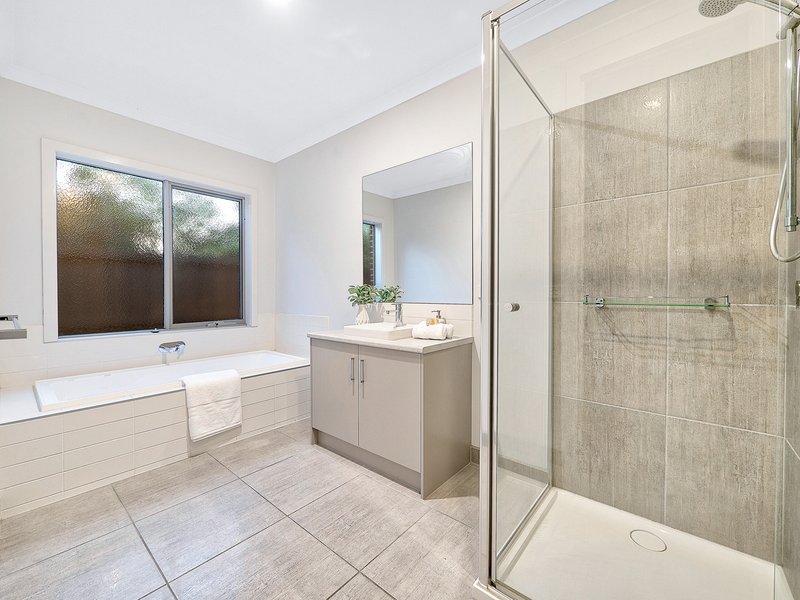 Photo - 14 Fintona Crescent, Cranbourne West VIC 3977 - Image 17