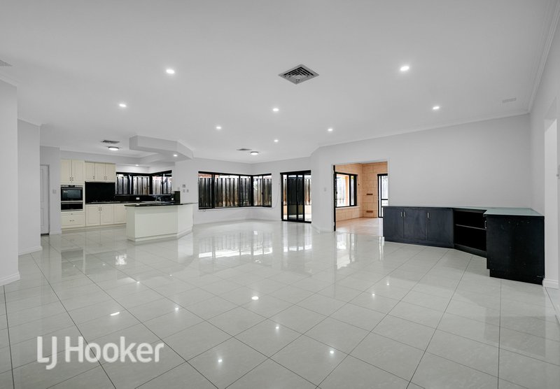 Photo - 14 Firmstone Circle, Landsdale WA 6065 - Image 4