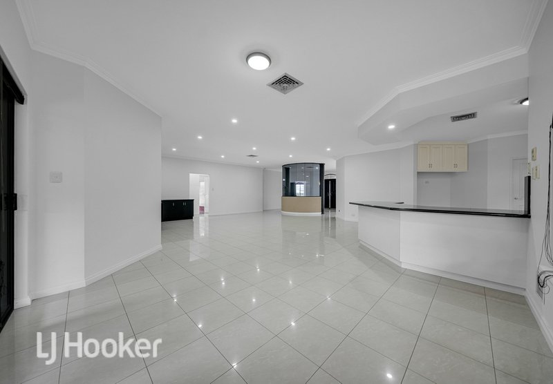 Photo - 14 Firmstone Circle, Landsdale WA 6065 - Image 5