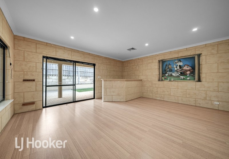 Photo - 14 Firmstone Circle, Landsdale WA 6065 - Image 7
