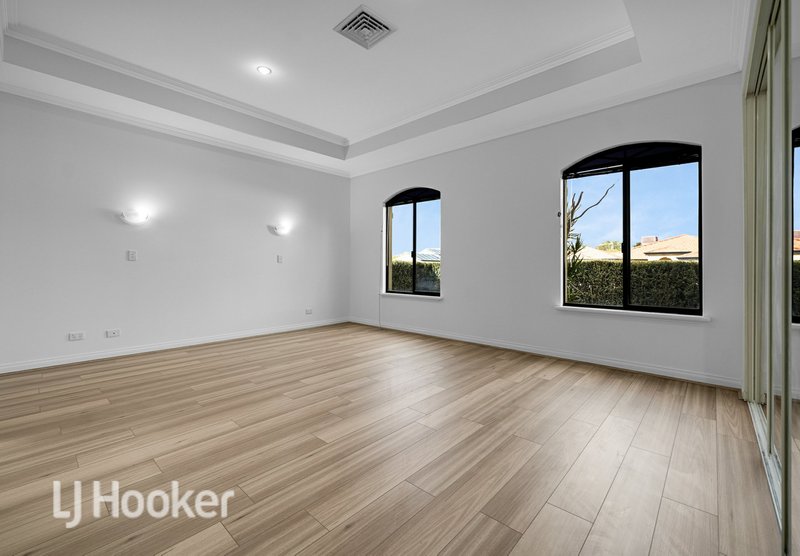 Photo - 14 Firmstone Circle, Landsdale WA 6065 - Image 11