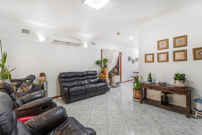 Photo - 14 First Avenue, Hoxton Park NSW 2171 - Image 3