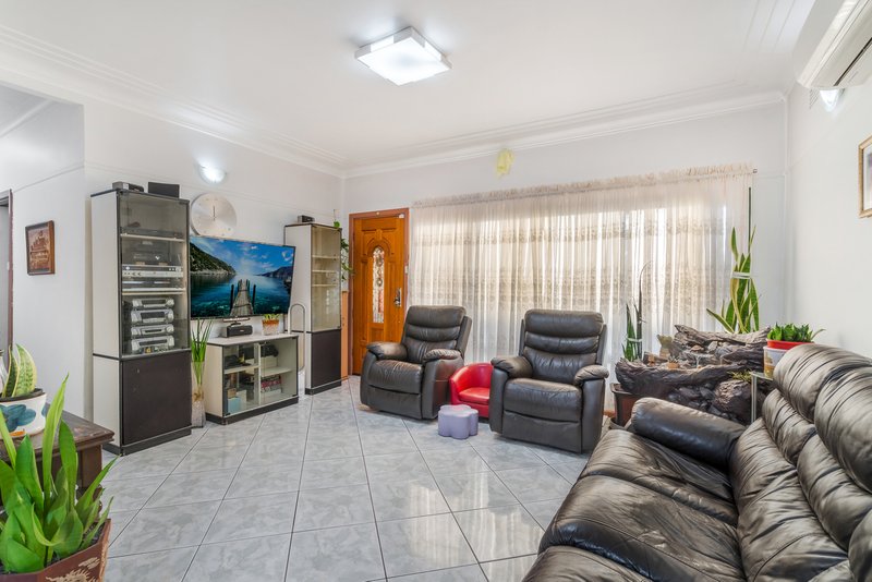 Photo - 14 First Avenue, Hoxton Park NSW 2171 - Image 4