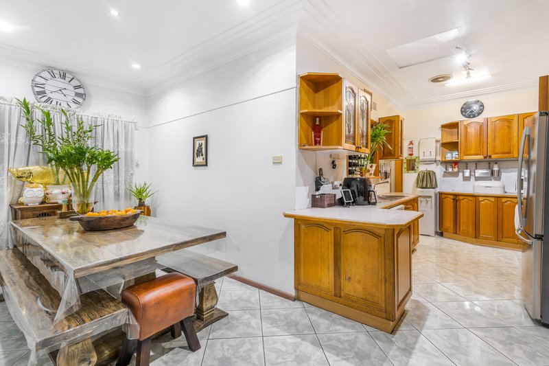 Photo - 14 First Avenue, Hoxton Park NSW 2171 - Image 6