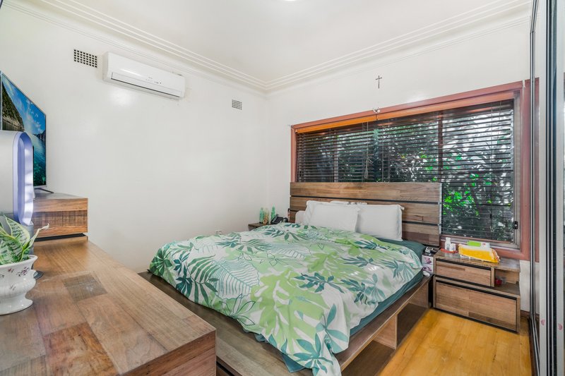 Photo - 14 First Avenue, Hoxton Park NSW 2171 - Image 9