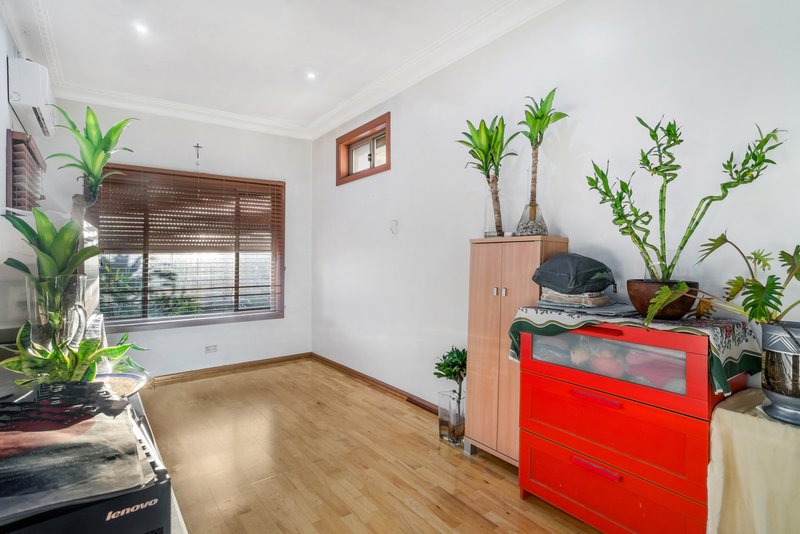 Photo - 14 First Avenue, Hoxton Park NSW 2171 - Image 10