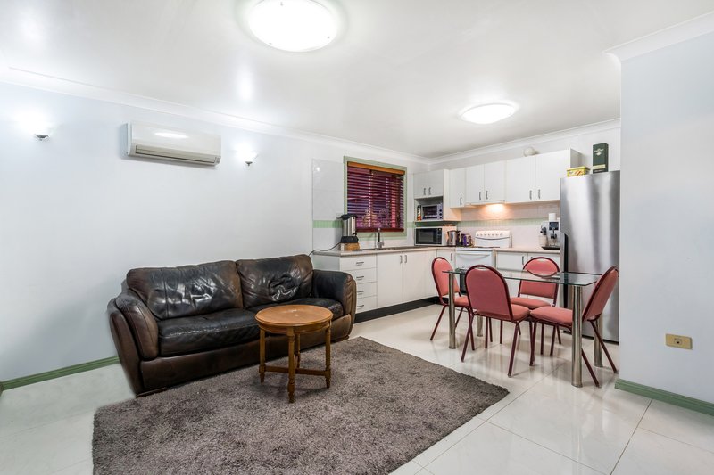 Photo - 14 First Avenue, Hoxton Park NSW 2171 - Image 15