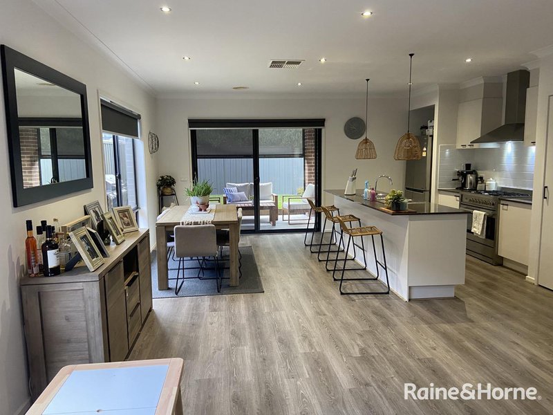 Photo - 14 Fortitude Drive, Craigieburn VIC 3064 - Image 3