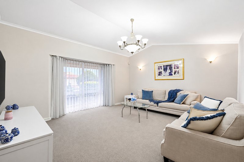 Photo - 14 Frances Browne Way, Tarneit VIC 3029 - Image 2