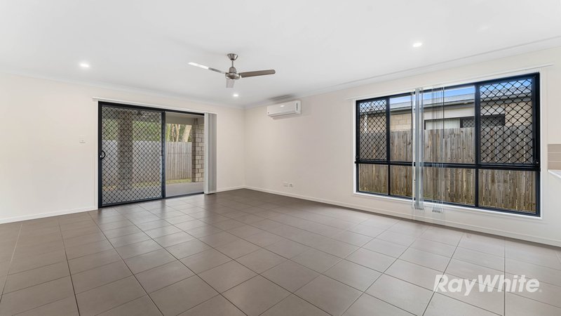 Photo - 14 Frederick Place, Park Ridge QLD 4125 - Image 8