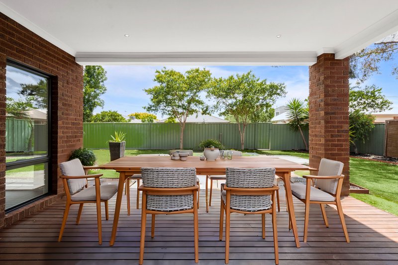 Photo - 14 Gardenia Way, Caroline Springs VIC 3023 - Image 15