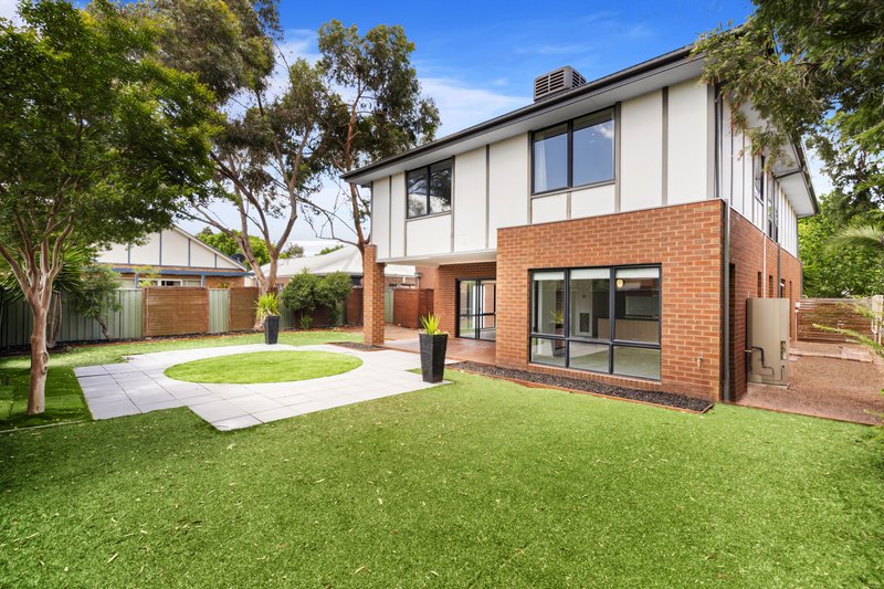 Photo - 14 Gardenia Way, Caroline Springs VIC 3023 - Image 16