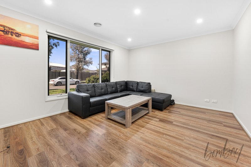 Photo - 14 Gellibrand Drive, Mickleham VIC 3064 - Image 4