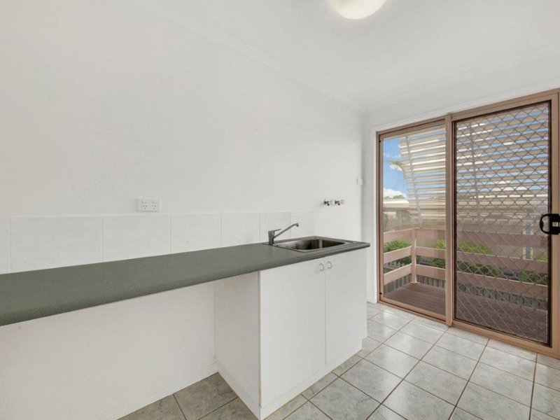 Photo - 14 Geoffrey Thomas Drive, Tannum Sands QLD 4680 - Image 13