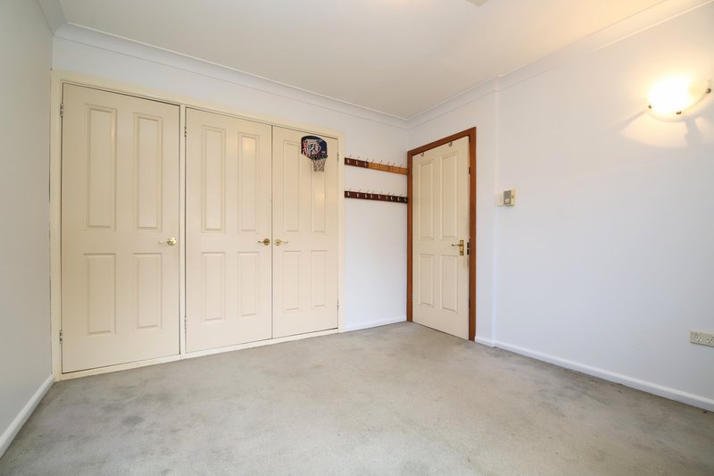 Photo - 14 Georges Crescent, Georges Hall NSW 2198 - Image 7