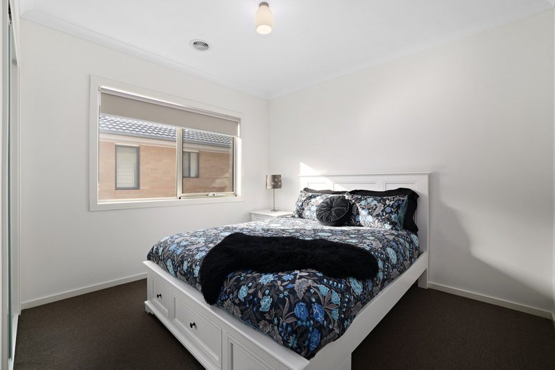 Photo - 14 Gibson Avenue, Point Cook VIC 3030 - Image 15