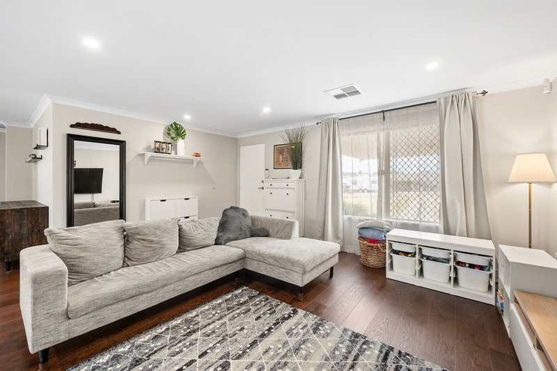 Photo - 14 Gilbertson Road, Kardinya WA 6163 - Image 4