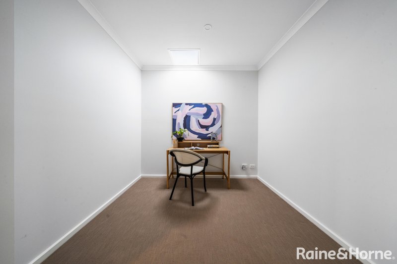 Photo - 14 Gilfillan Circuit, Thornhill Park VIC 3335 - Image 12