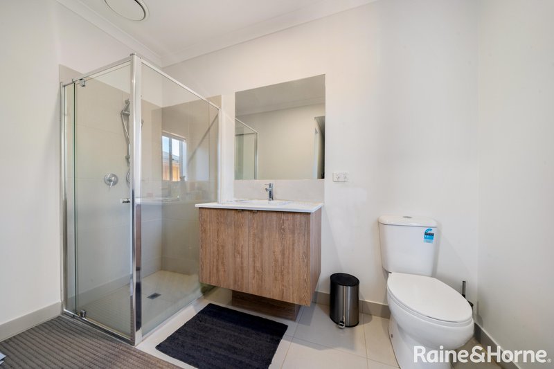 Photo - 14 Gilfillan Circuit, Thornhill Park VIC 3335 - Image 14