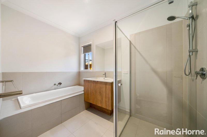 Photo - 14 Gilfillan Circuit, Thornhill Park VIC 3335 - Image 15